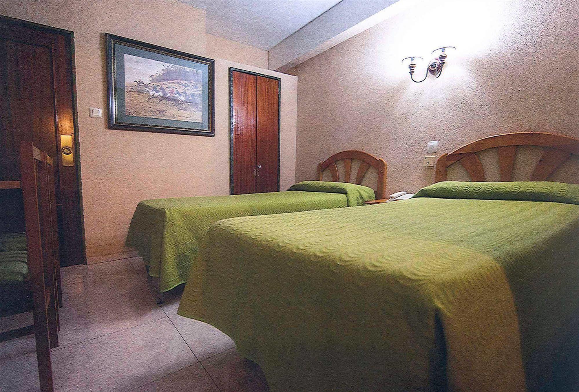 Hostal La Rosa Caces Eksteriør bilde
